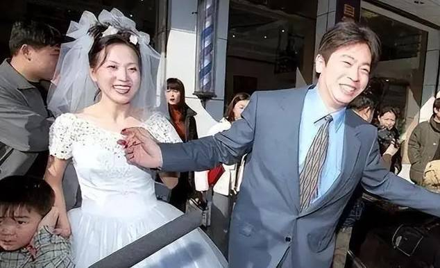 易胜博体育官方入口-退役后移居美国,3个孩子3个爹,53岁奥运冠军王军霞现在还好吗?|中长跑|婚姻|运动员|人生|传奇_新浪体育_新浪新闻